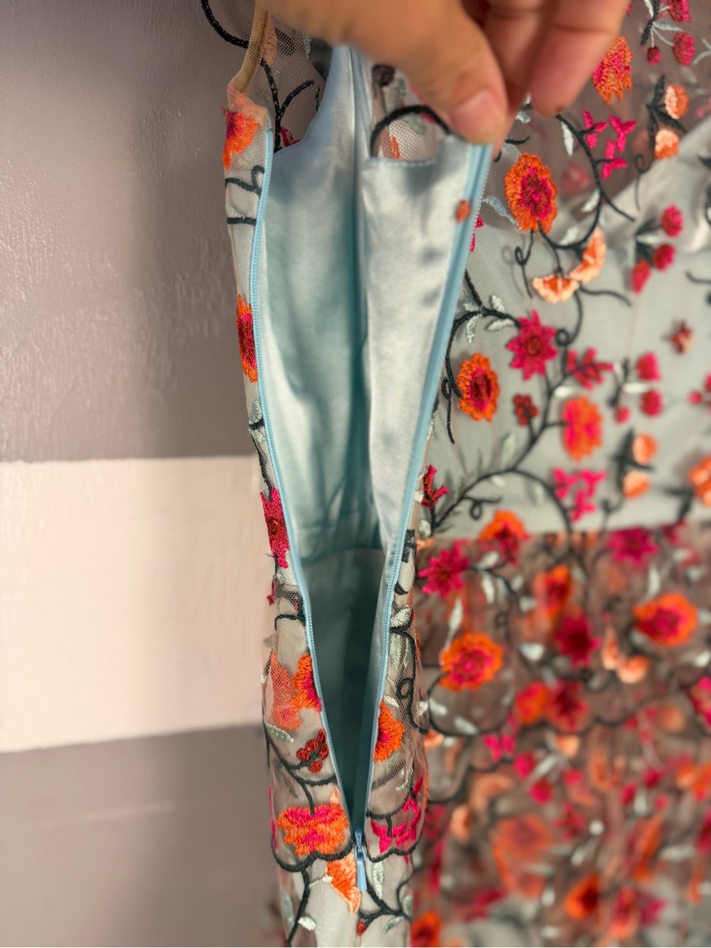ML Monique Lhuillier Garden Party Embroidered Dress size 6 - Picture 6 of 10
